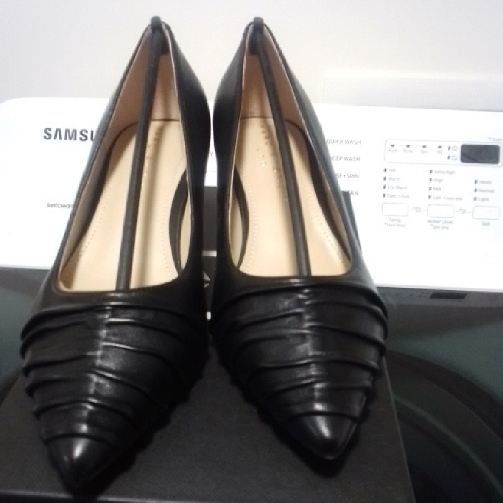 NWT NIB Marc Fisher Black Heeled Paria Pumps